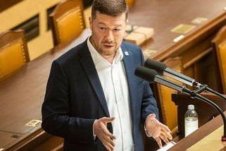 Po ovoci poznáte ho aneb První Okamurův čin hodný státníka - Médium.cz